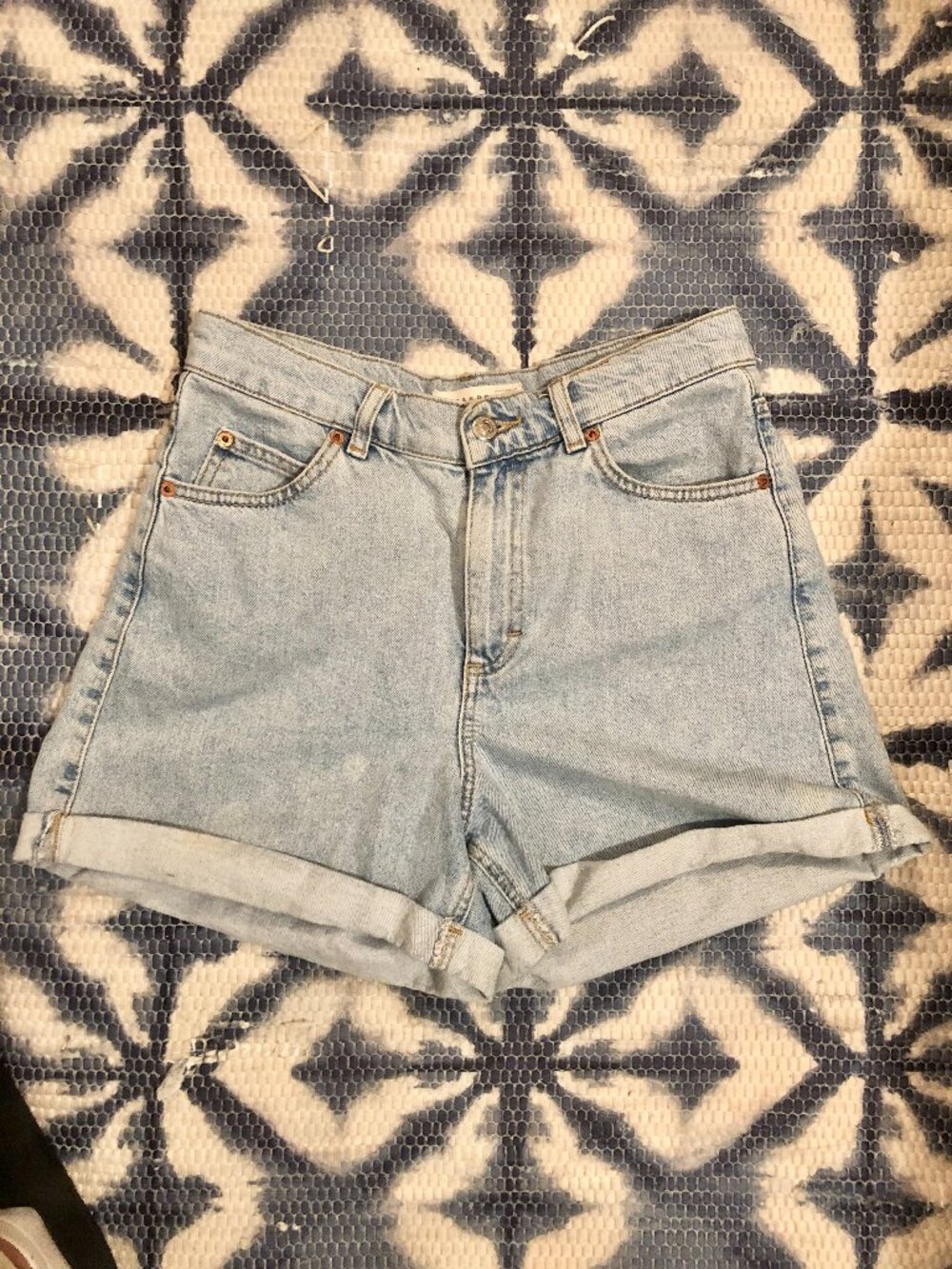 Topshop Mom Jeans High Waisted Light Blue Cut off jean Shorts size 6